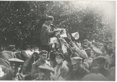 Раздача прокламаций и газет 1917–1923