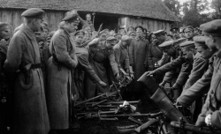 Сдача оружия войсками генерала Лавра Корнилова (1 - 30 августа 1917)